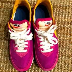 Nike runners size 7-8
